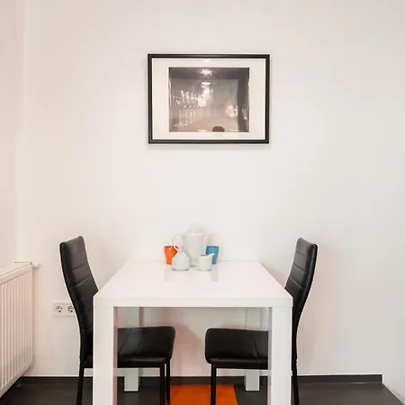 Bright Two-bedroom By The New York Palace بودابست