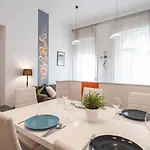Apartamento Bright Two-bedroom By The New York Palace *