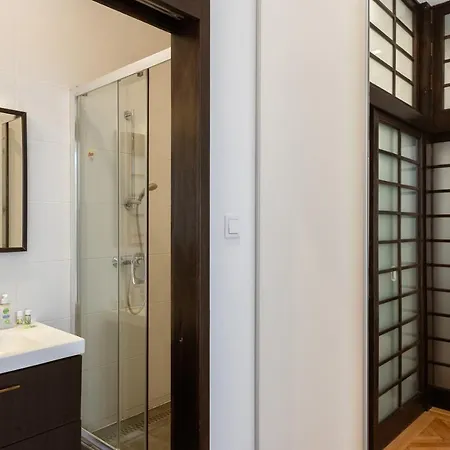 Bright Two-bedroom By The New York Palace Appartement Boedapest