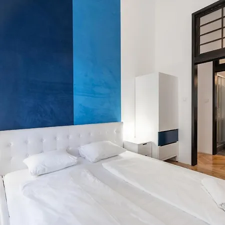 Apartment Bright Two-bedroom By The New York Palace *