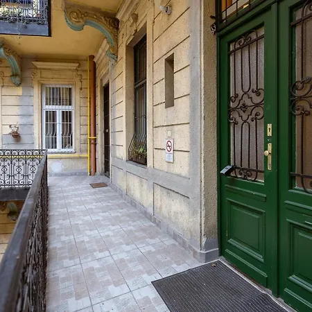 Apartament Bright Two-bedroom By The New York Palace