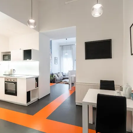 Bright Two-bedroom By The New York Palace Apartamento Budapest