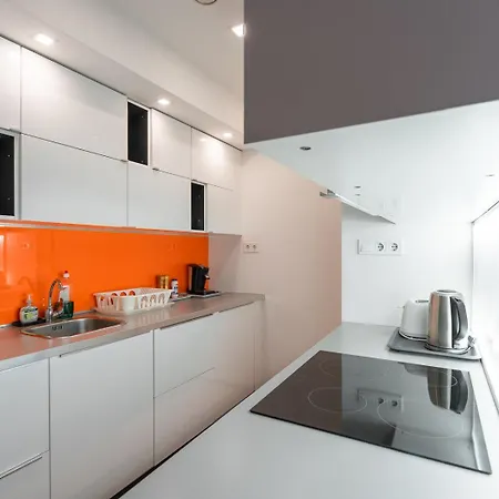 Bright Two-bedroom By The New York Palace *