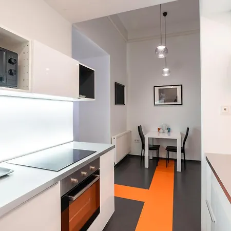 Bright Two-bedroom By The New York Palace Budapest