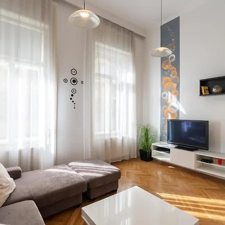 Apartament Bright Two-bedroom By The New York Palace