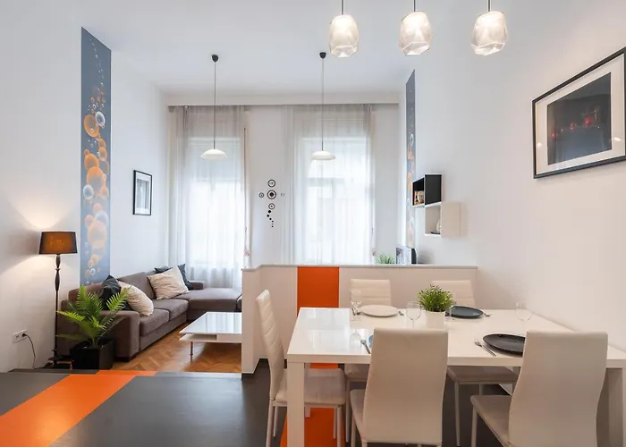 Bright Two-bedroom By The New York Palace Apartment Budapest