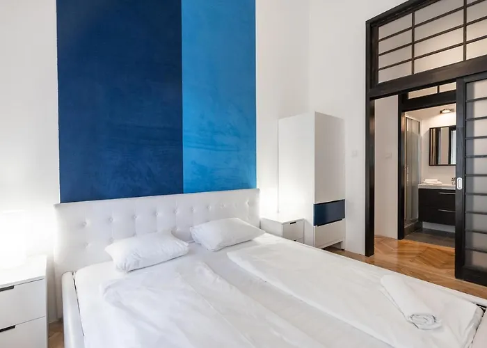 Apartment Bright Two-bedroom By The New York Palace *