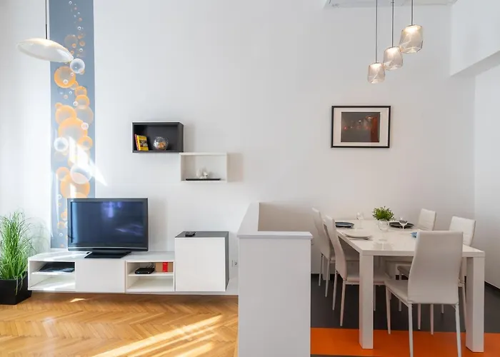 Apartment Bright Two-bedroom By The New York Palace