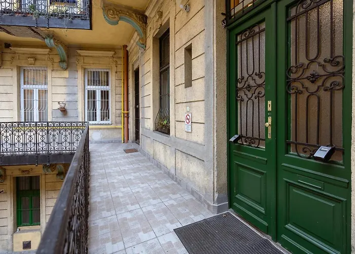Apartment Bright Two-bedroom By The New York Palace