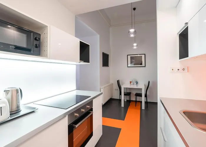 Bright Two-bedroom By The New York Palace Budapest
