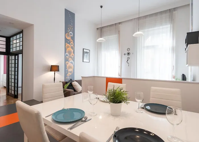 Apartment Bright Two-bedroom By The New York Palace *